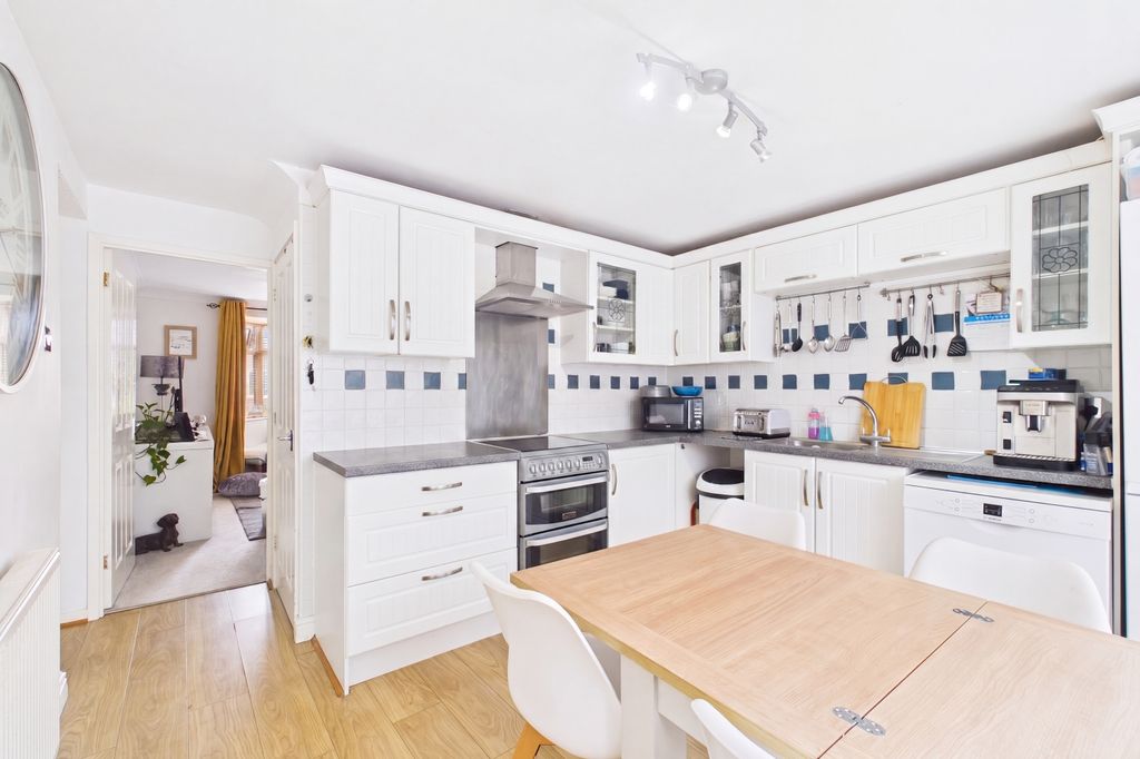 Property photo 3 of 16 Cam02279G0-Pr0149-Still004-001
