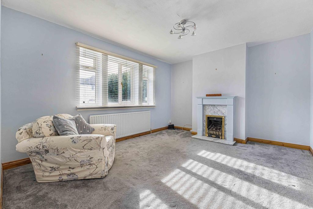 Property photo 3 of 10 Living Room