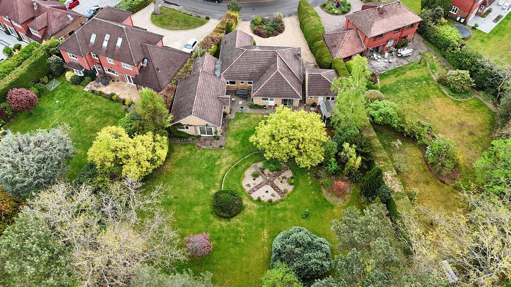 Additional image 25 of 4 bed bungalow for saleArdwell Close, Crowthorne, Berkshire RG45