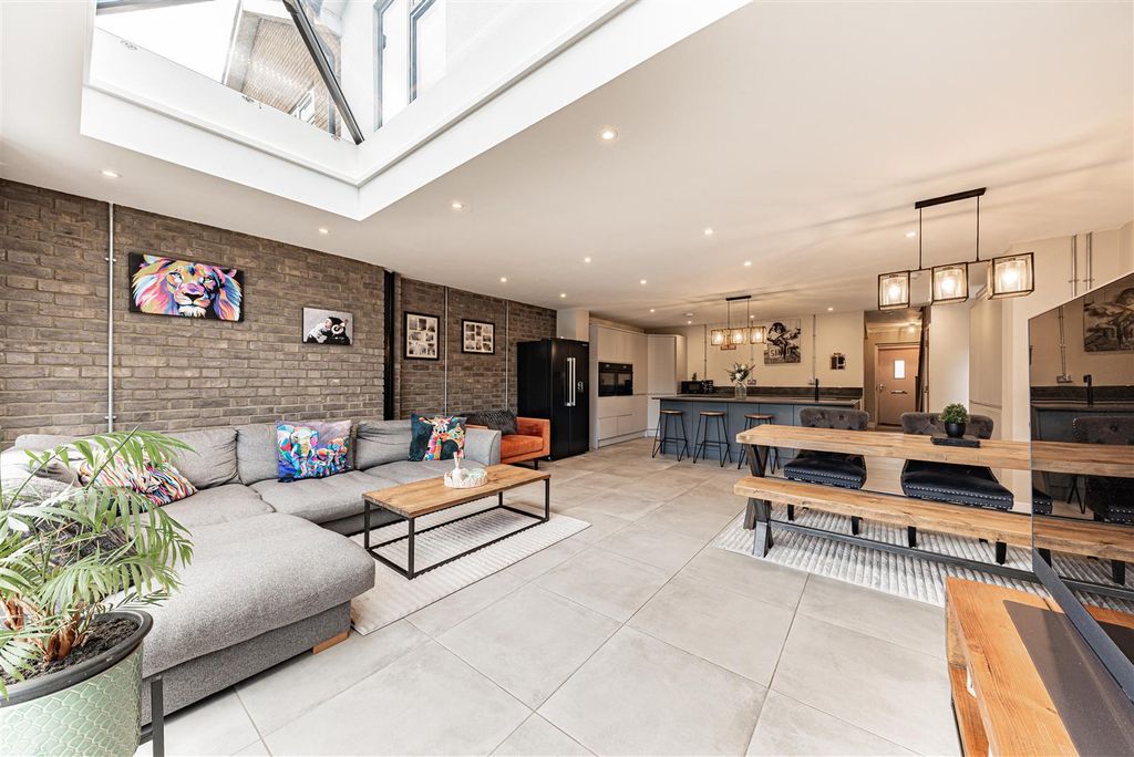 Property photo 3 of 33 L J Imaging-21.Jpg