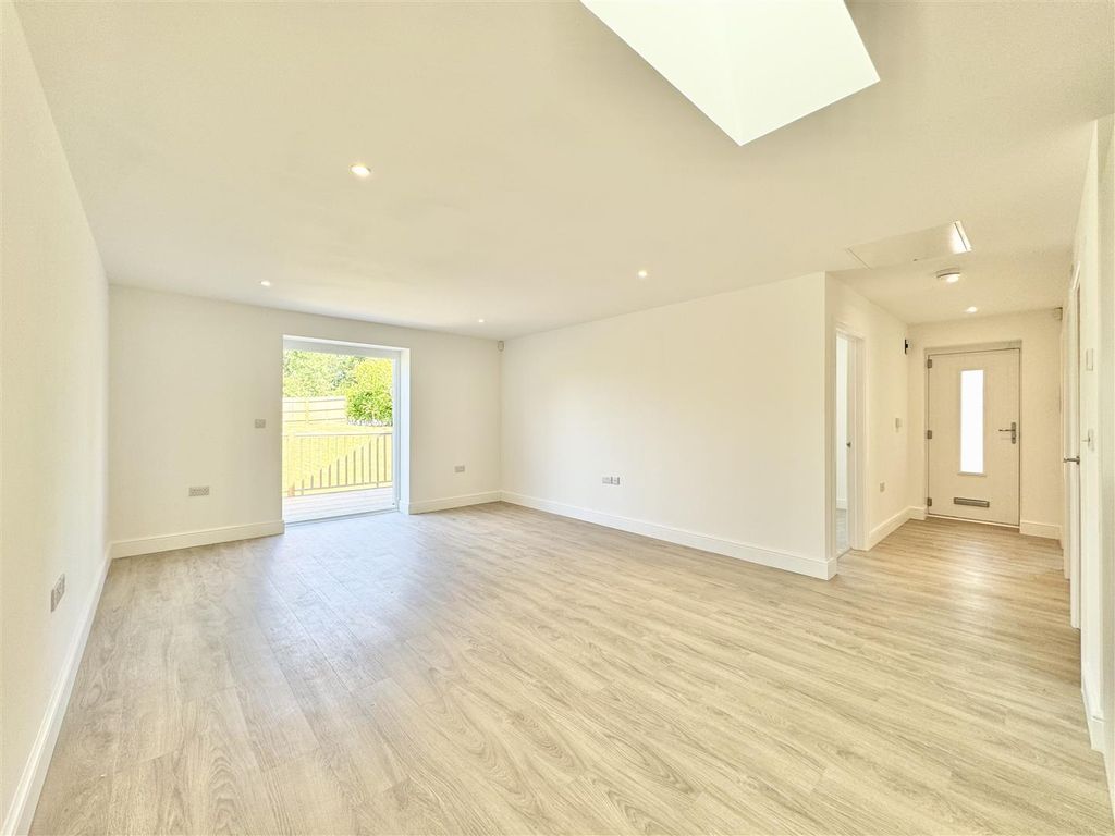 Property photo 3 of 23