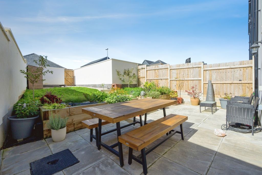 Property photo 3 of 19 Sun Terrace