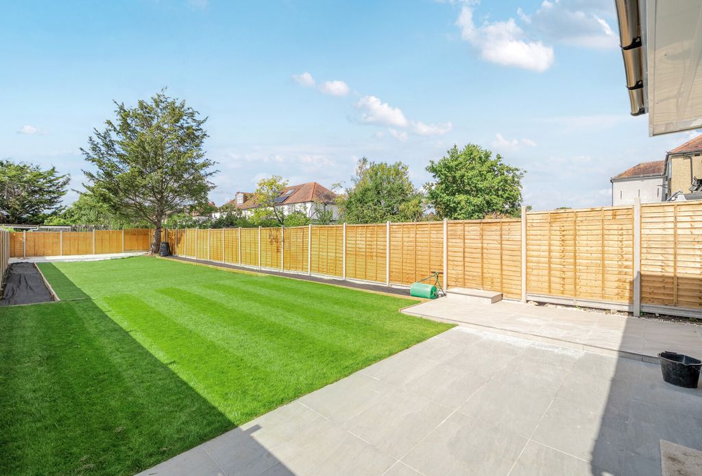 Property photo 2 of 21 1341085-15-689Df0...