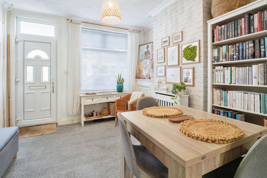 Property photo 2 of 16 Image