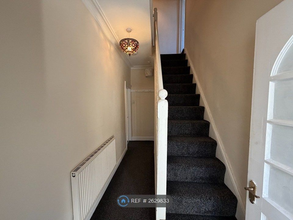 Property photo 3 of 20 Entrance Hall