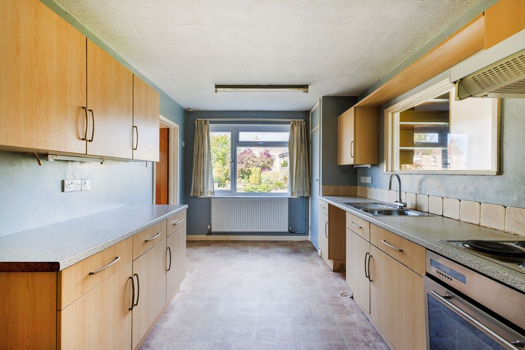 Property photo 3 of 9 Kitchen Breakfast Room