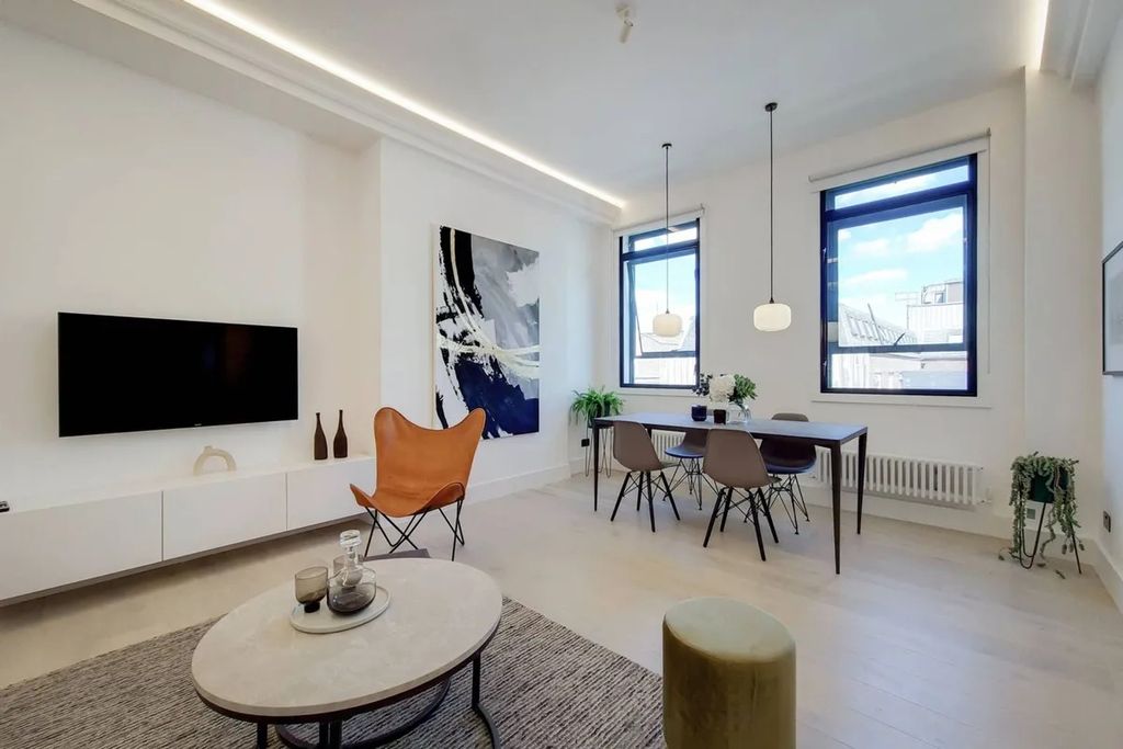 Property photo 2 of 11 Photo 1