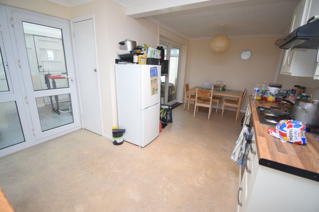 Property photo 3 of 8 Kit Diner 2