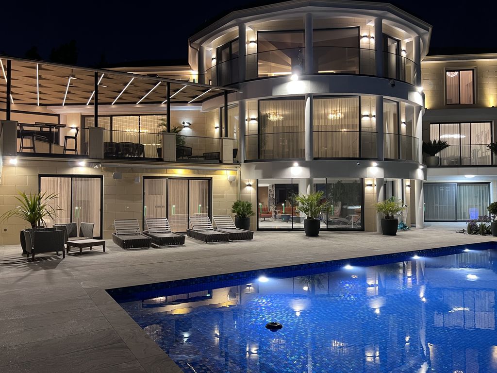 Property photo 1 of 51