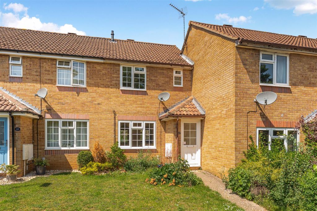 Property photo 1 of 11 27 Hereford Way, Banbury-2.Jpg