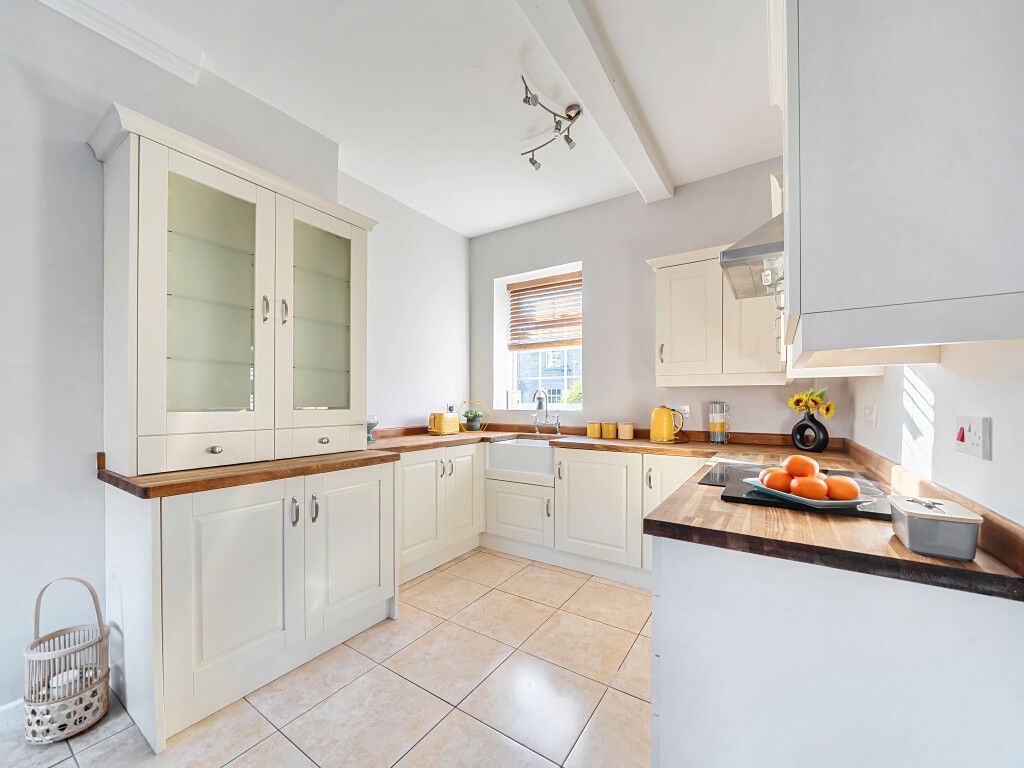 Property photo 3 of 28 1393049-12-694542...