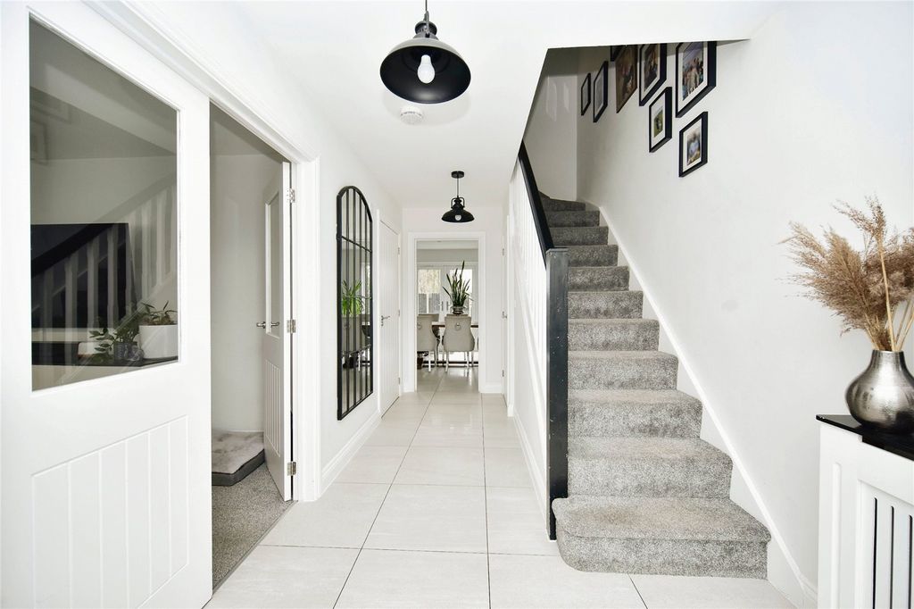 Property photo 2 of 16 Hallway