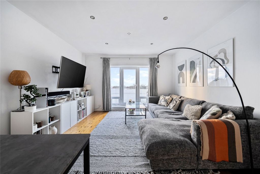 Property photo 2 of 17 Picture No. 15