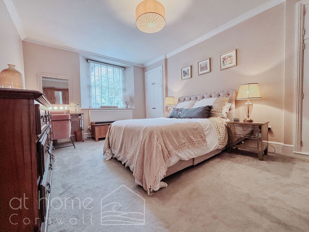 Property photo 2 of 40