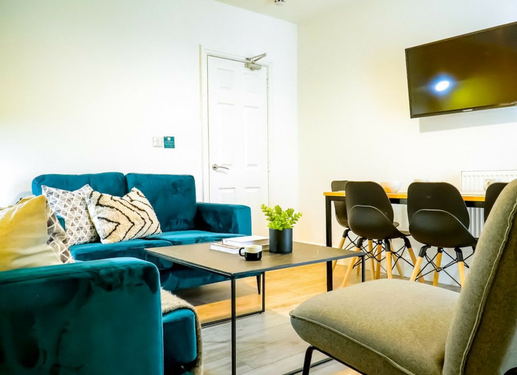 Property photo 2 of 6 A Spacious And Stylish Modern Living Room Perfect ...