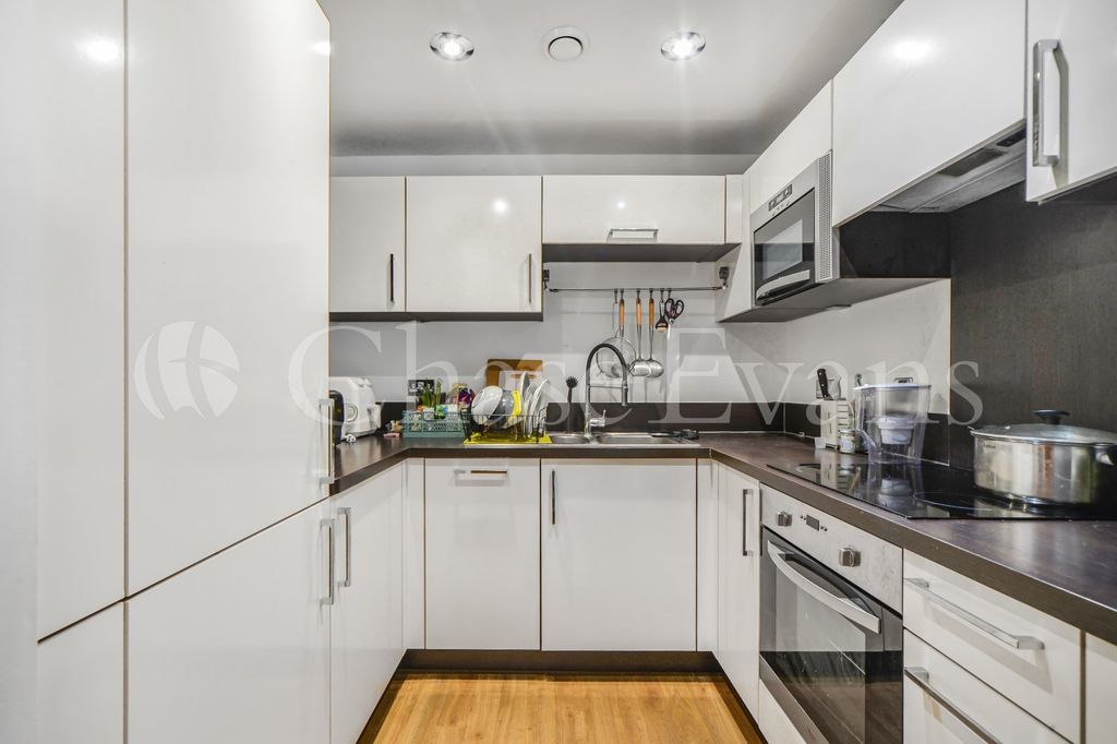 Property photo 2 of 21 Kitchen