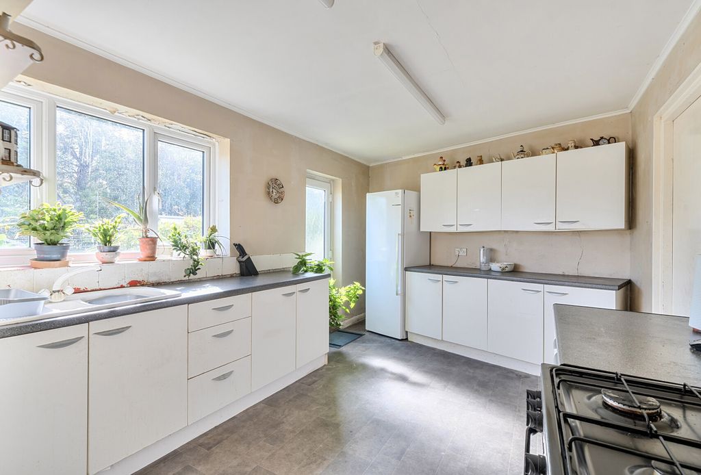 Property photo 3 of 14 1354472-11-68c85F...