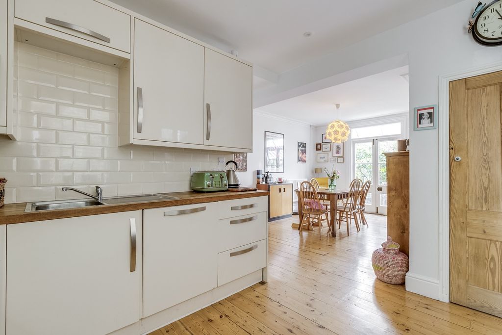 Property photo 2 of 25 4928014