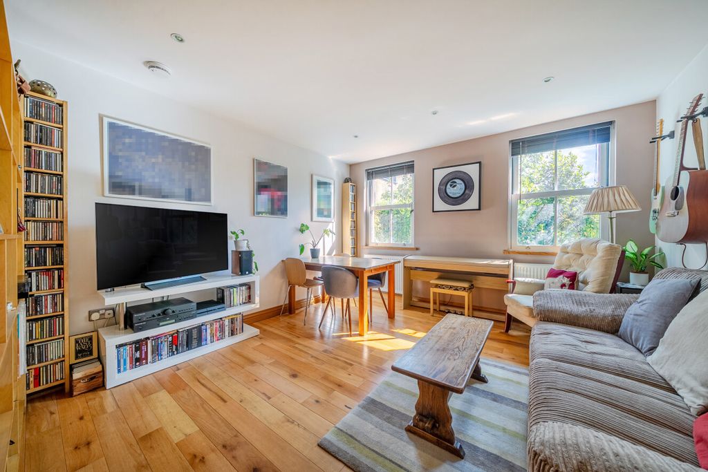 Property photo 1 of 15 1457598-11-6A0Ad8...