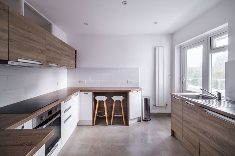 Property photo 3 of 7 Photo 6