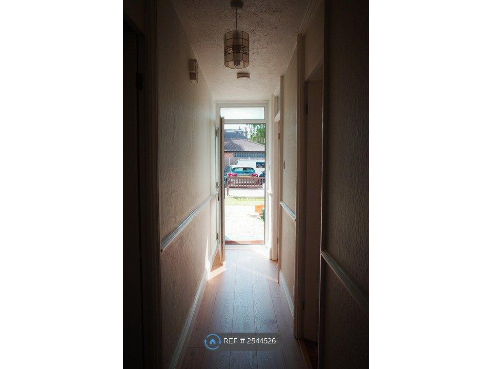 Property photo 2 of 9 Hallway