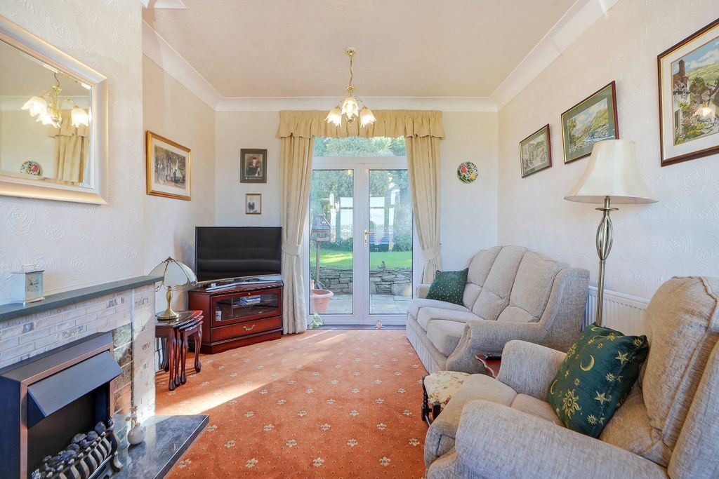 Property photo 2 of 27