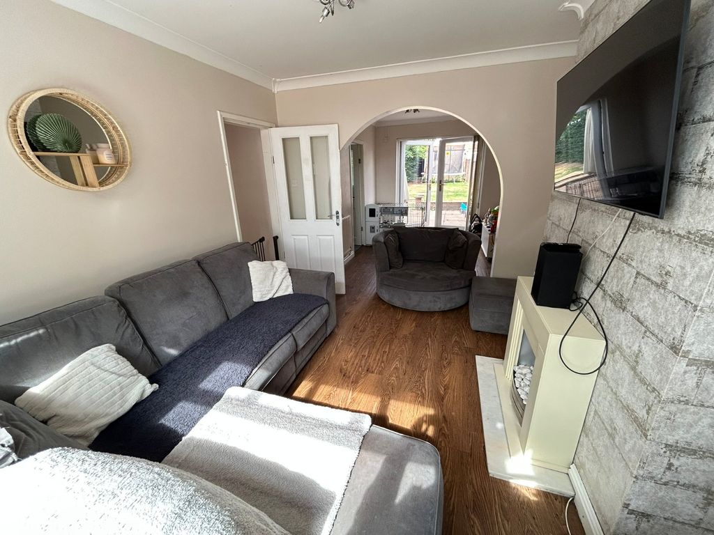 Property photo 2 of 18 Lounge