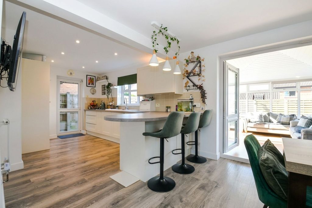 Property photo 2 of 22