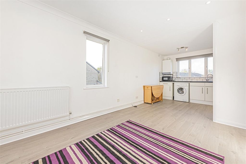 Property photo 3 of 8 4.Jpg