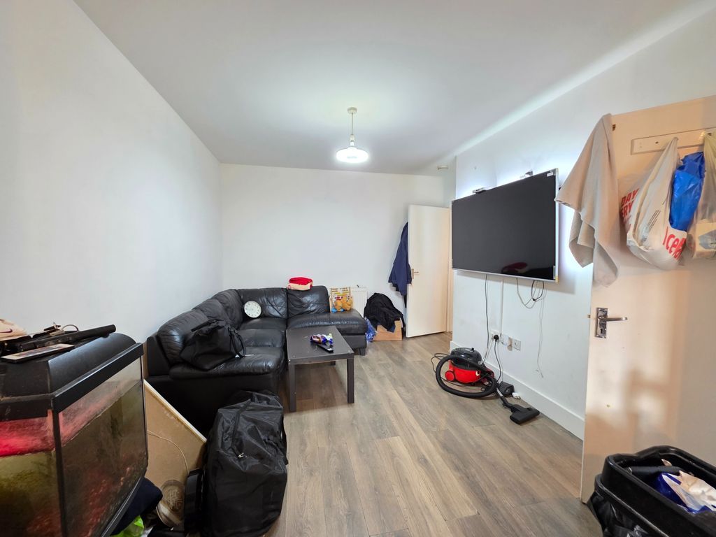 Property photo 2 of 7 Photo 5