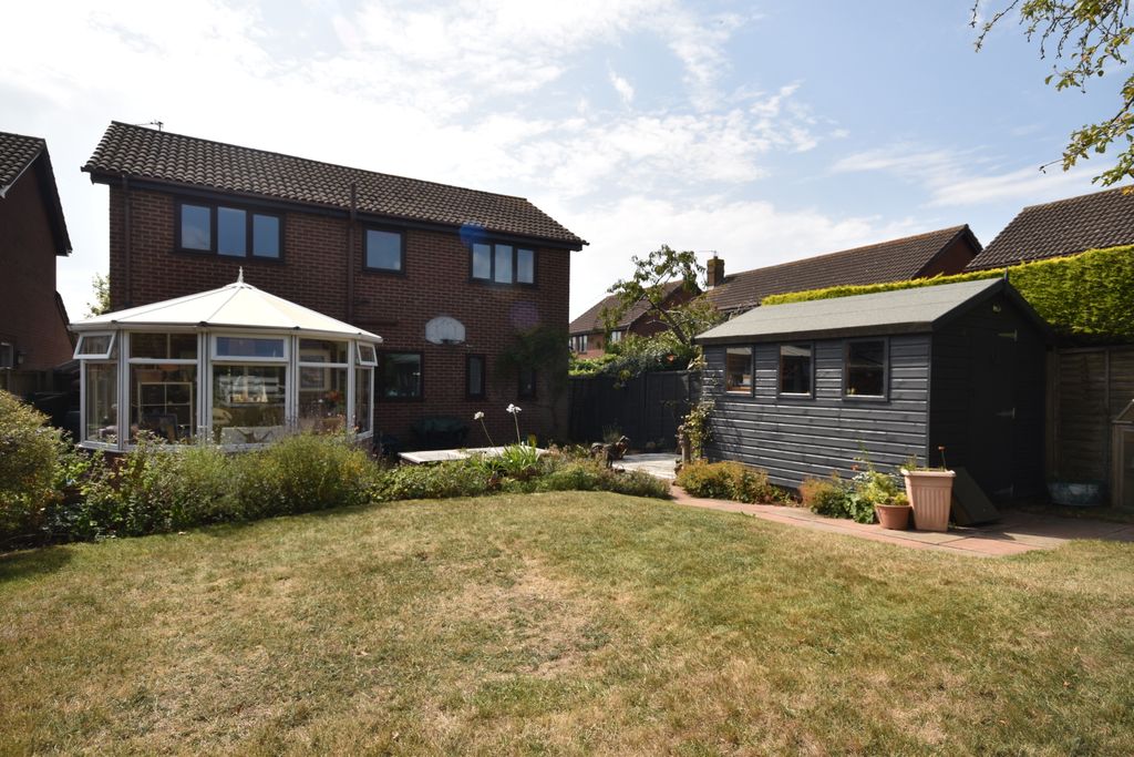 Property photo 2 of 17 Garden