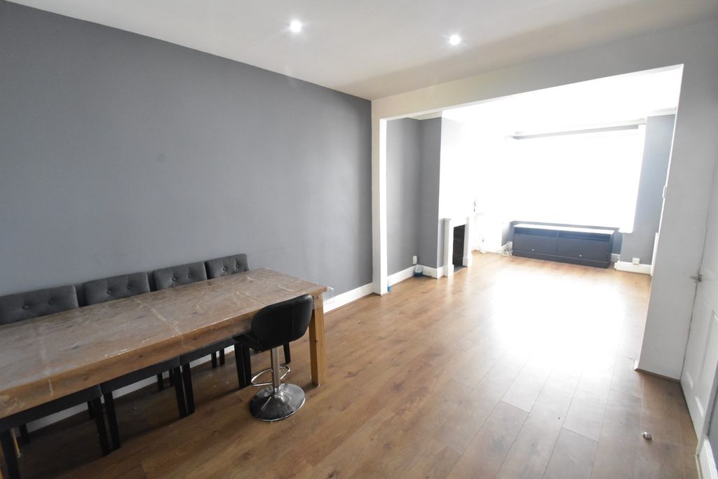 Property photo 3 of 10 4674472