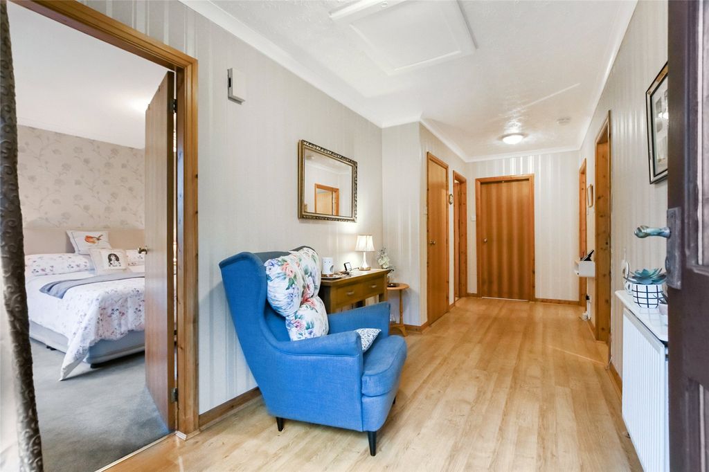 Property photo 3 of 21 Hall