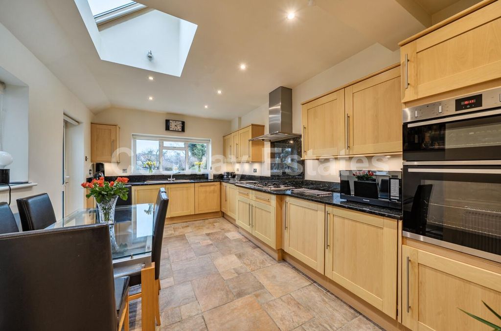 Property photo 3 of 13 Ec50d6d3-6Ede-4Fcd-91c0-1160151Fffb3.Jpg