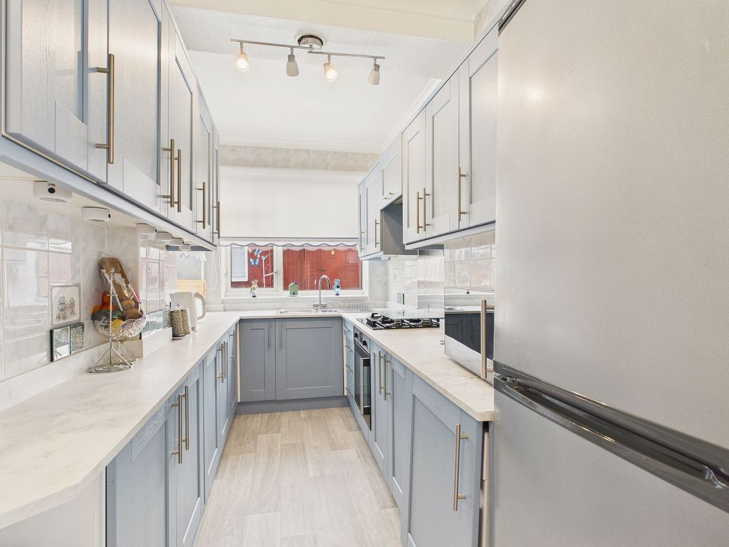 Property photo 3 of 12 Kitchen