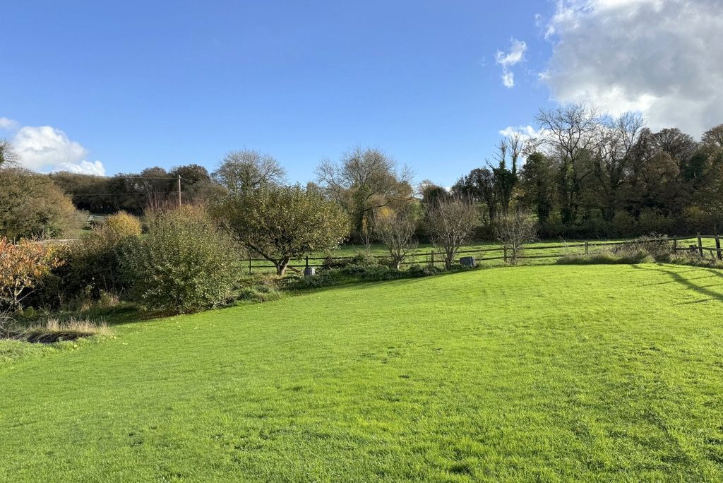 Property photo 2 of 17 Picture No. 16