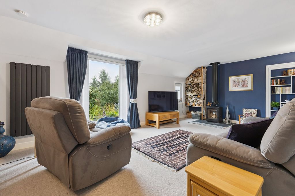 Property photo 2 of 38