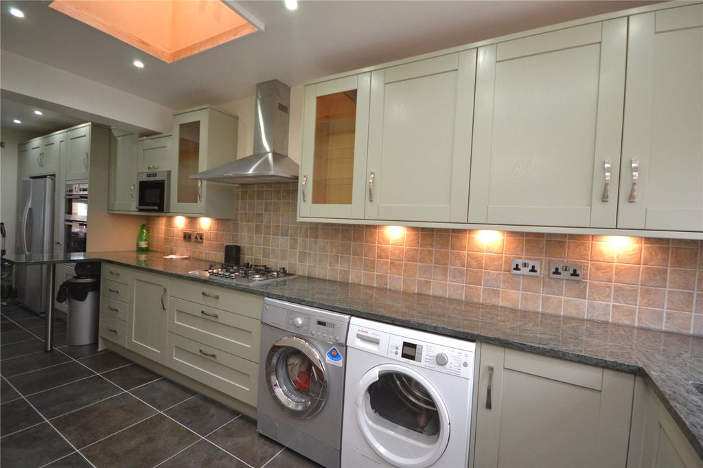 Property photo 3 of 13 Kitchen (2)