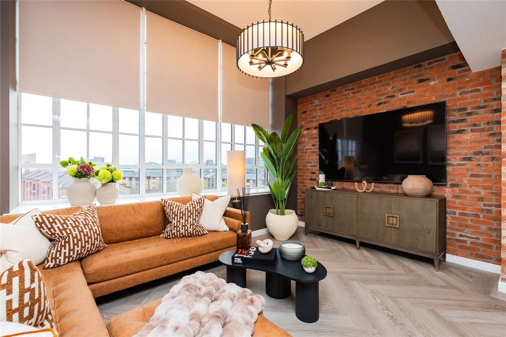 Property photo 1 of 16 Lounge