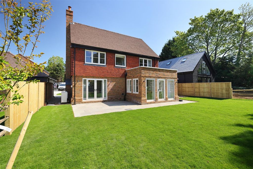 Property photo 2 of 25 Paddockgrove-P8-P9-Externals-Apr26-8058.Jpg