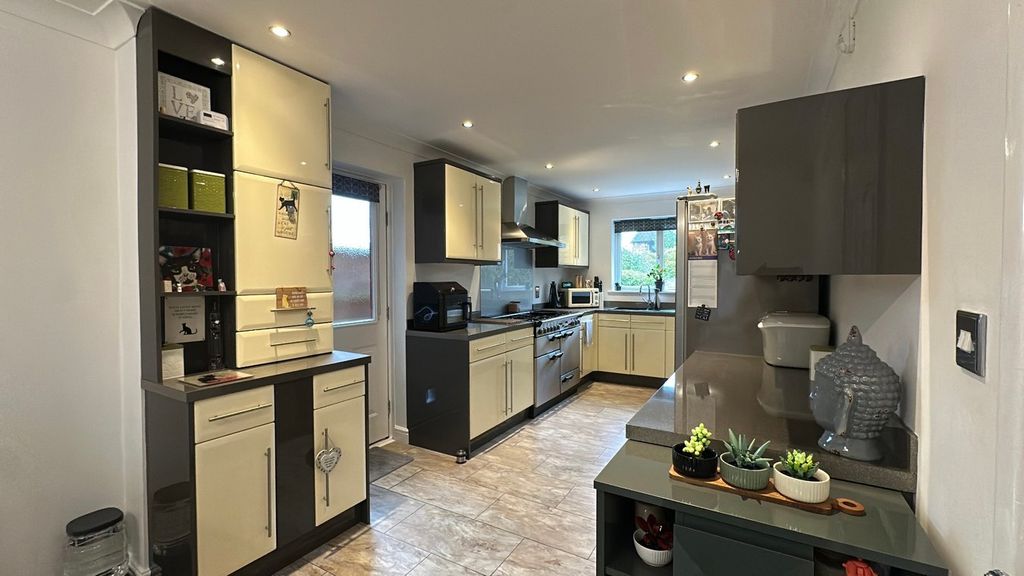 Property photo 3 of 22