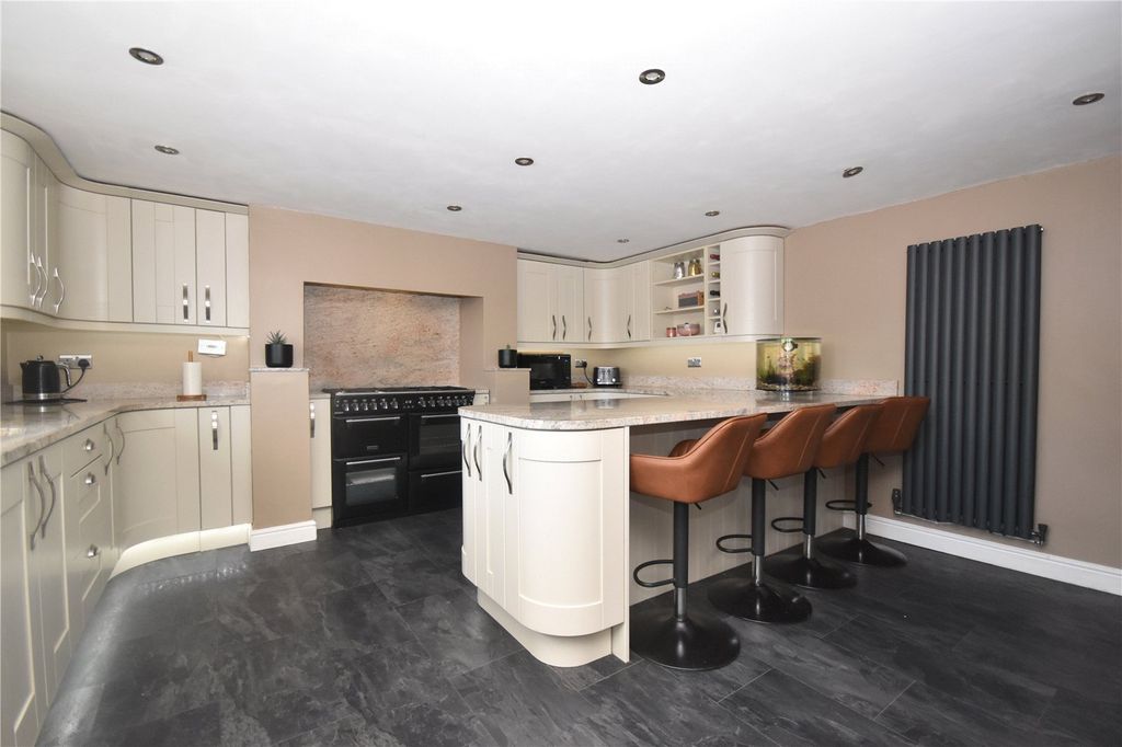Property photo 3 of 18 Picture No. 05