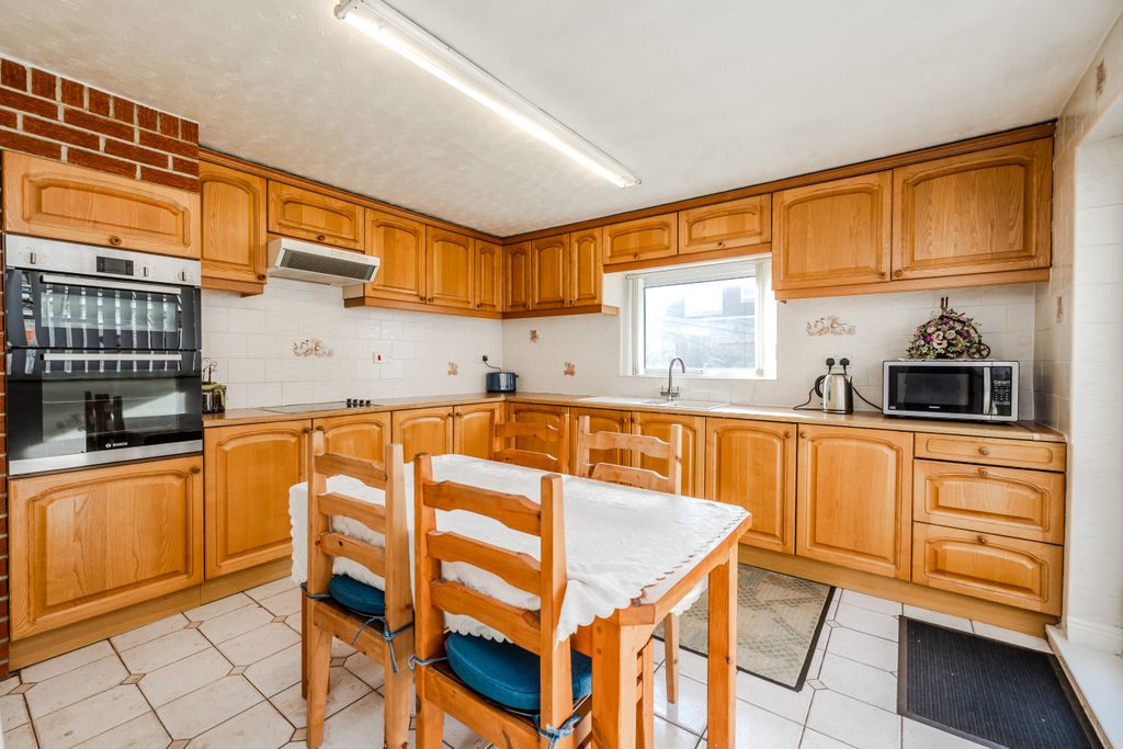 Property photo 3 of 27