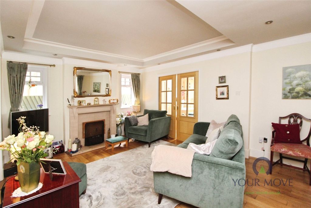 Property photo 3 of 39 Lounge