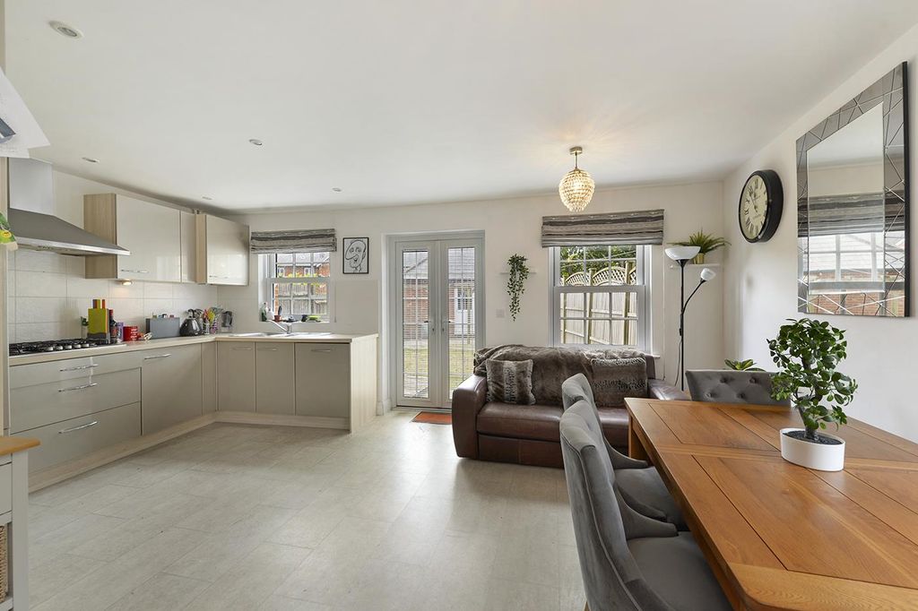 Property photo 3 of 18 Kitchen/Diner/Family Room