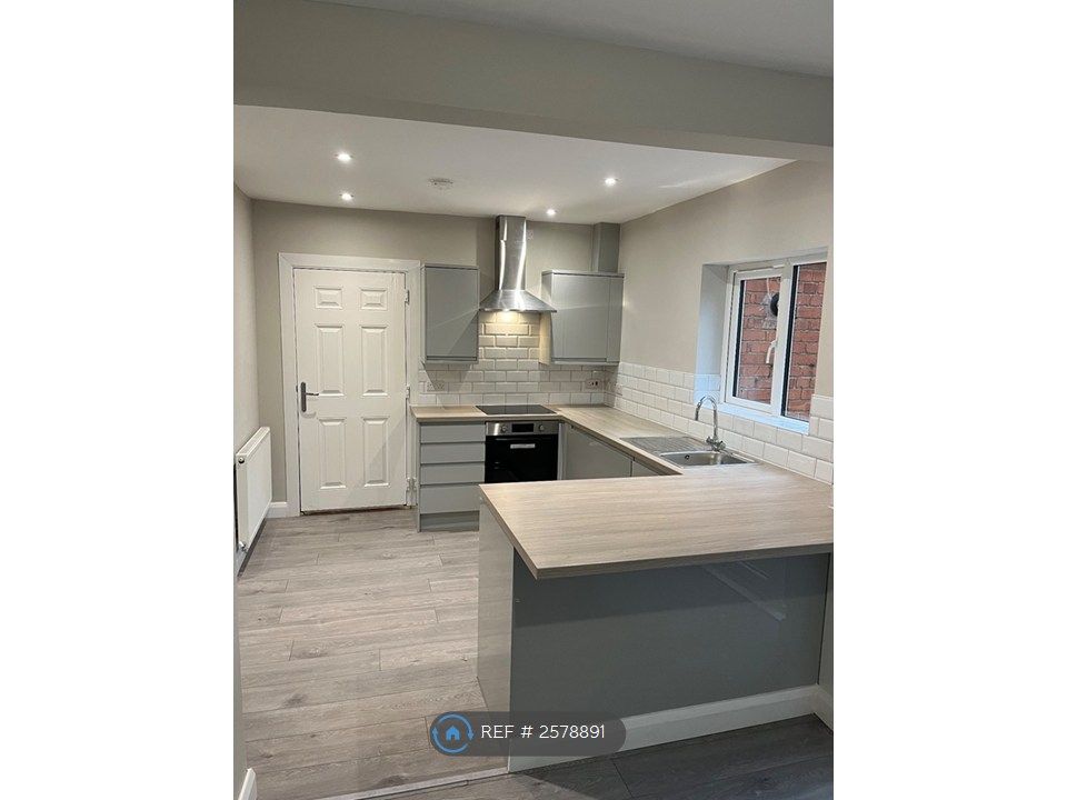 Property photo 2 of 14 Kitchen With Breakfast Bar
