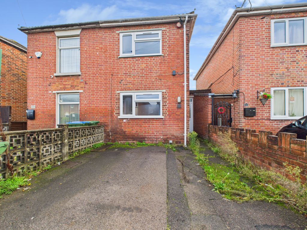 Property photo 1 of 11 2 Bedroom House For Rent