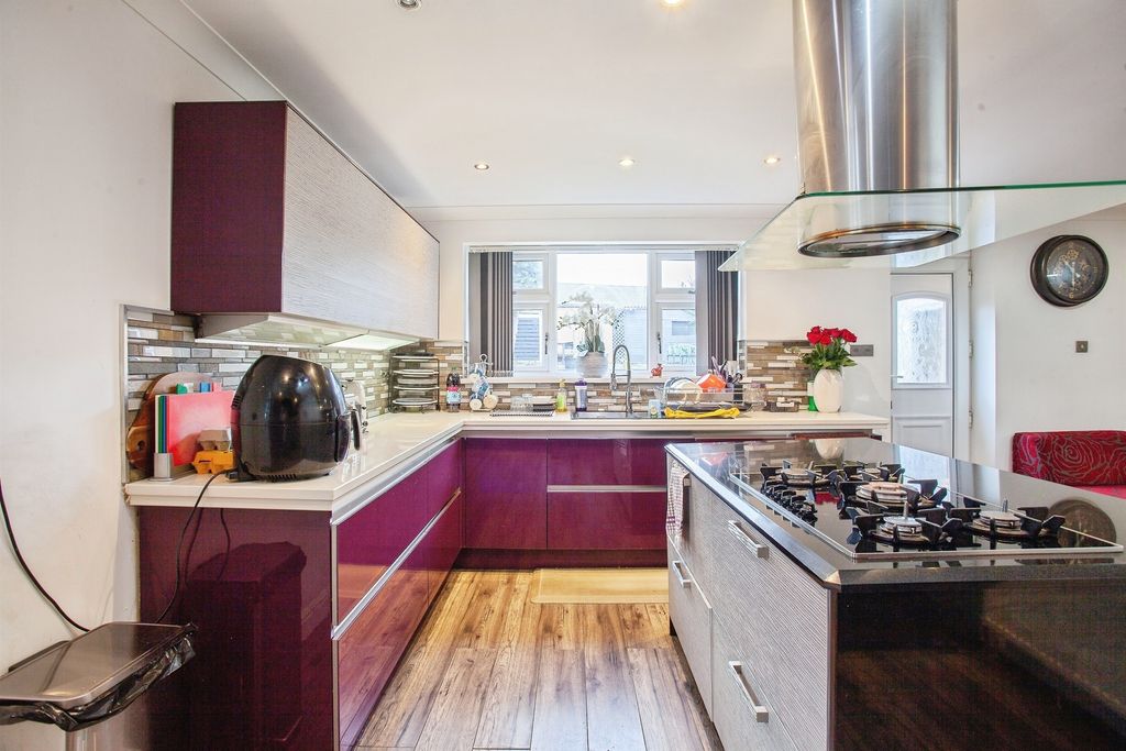 Property photo 3 of 22