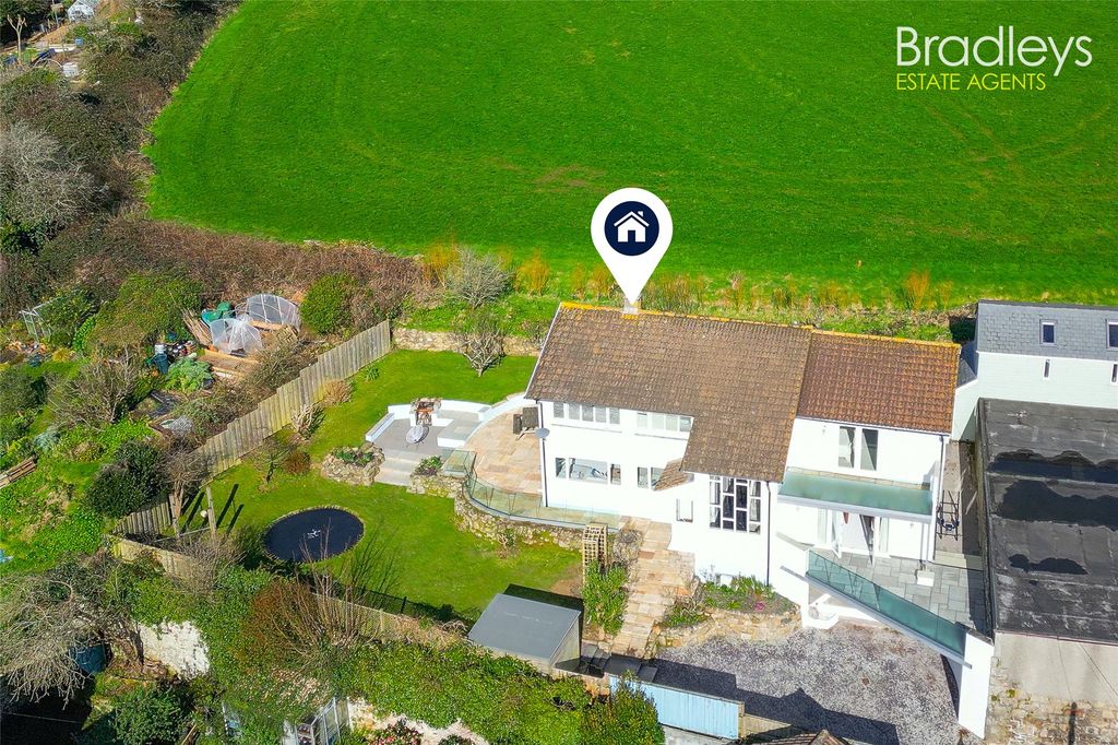 Property photo 1 of 41 Picture No. 02