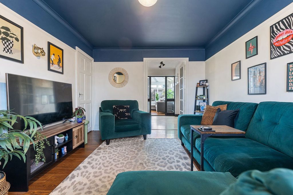 Property photo 2 of 25